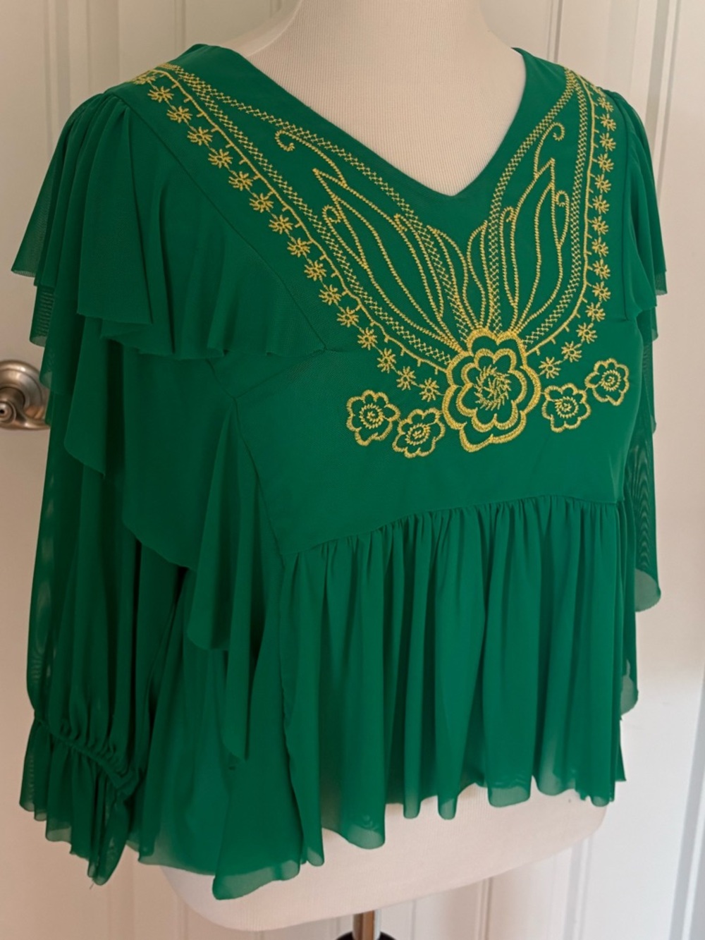 Umgee Green Embroidered Ruffle Blouse Size Small Boho Flowy Top S mesh